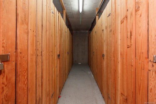 403-1560 Hillside Ave, Victoria, BC - Indoor Photo Showing Other Room