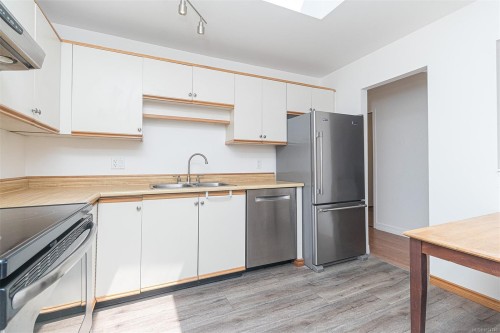 403-1560 Hillside Ave, Victoria, BC - Indoor Photo Showing Kitchen With Double Sink