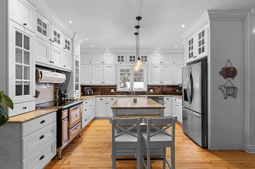 Cuisine - 561 Mtée Bertrand, Saint-Jean-Sur-Richelieu, QC - Indoor Photo Showing Kitchen With Upgraded Kitchen