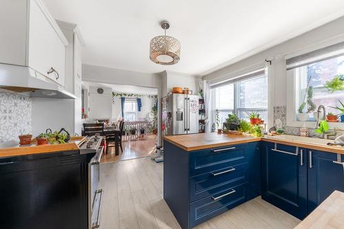 Logement - 301  - 305 Rue St-Louis, Saint-Jean-Sur-Richelieu, QC - Indoor Photo Showing Kitchen