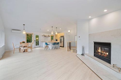 Vue d'ensemble - 646 Rue Valiquette, Sainte-Adèle, QC - Indoor Photo Showing Living Room With Fireplace