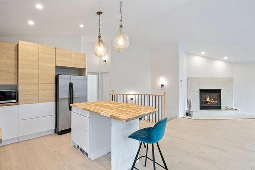 Vue d'ensemble - 646 Rue Valiquette, Sainte-Adèle, QC - Indoor With Fireplace