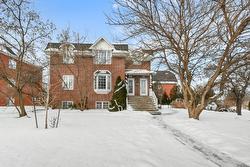 7070  - 7074 Boul. des Laurentides  Laval (Auteuil), QC H7H 1Y4