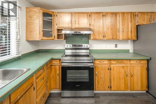 4712 Vegas Road Nw, Calgary, AB - Indoor Photo Showing Kitchen