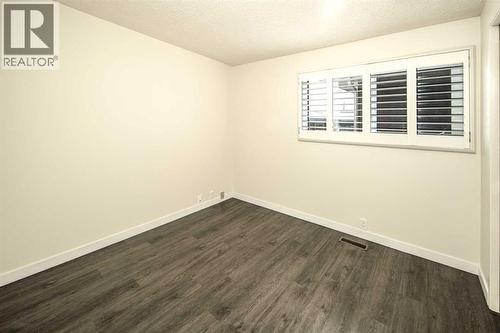 4712 Vegas Road Nw, Calgary, AB - Indoor Photo Showing Other Room