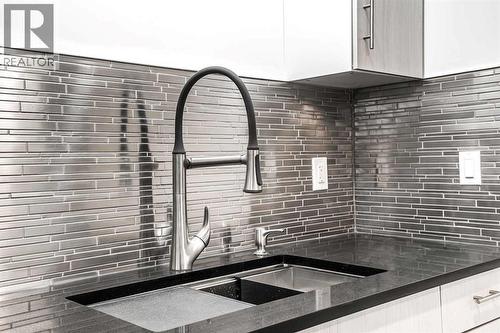4712 Vegas Road Nw, Calgary, AB - Indoor Photo Showing Kitchen With Double Sink