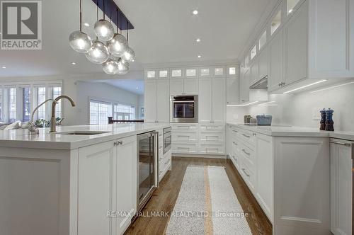 19 Whitney Avenue, Toronto, ON - Indoor Photo Showing Kitchen With Upgraded Kitchen