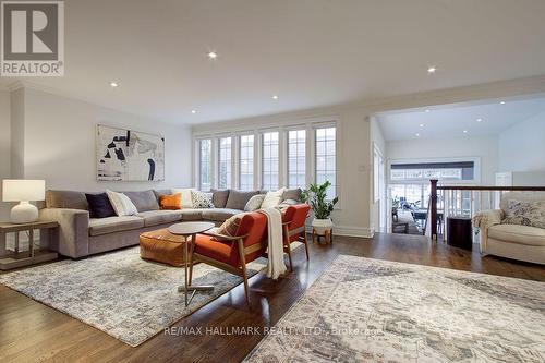 19 Whitney Avenue, Toronto, ON - Indoor Photo Showing Living Room