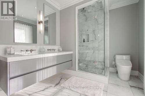 19 Whitney Avenue, Toronto, ON - Indoor Photo Showing Bathroom