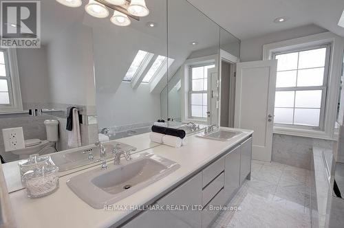 19 Whitney Avenue, Toronto, ON - Indoor Photo Showing Bathroom