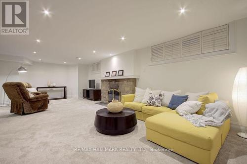 19 Whitney Avenue, Toronto, ON - Indoor