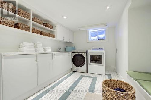19 Whitney Avenue, Toronto, ON - Indoor Photo Showing Laundry Room