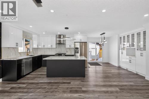 432 Ogden Drive Se, Calgary, AB - Indoor Photo Showing Kitchen With Upgraded Kitchen