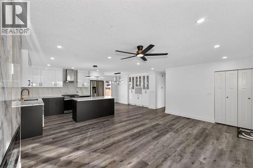 432 Ogden Drive Se, Calgary, AB - Indoor Photo Showing Kitchen