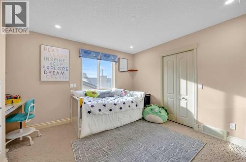 100 Cougarstone Manor Sw, Calgary, AB - Indoor Photo Showing Bedroom