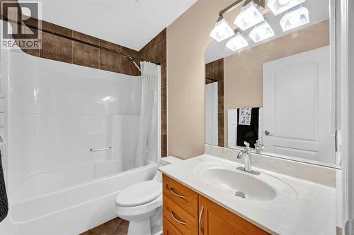 100 Cougarstone Manor Sw, Calgary, AB - Indoor Photo Showing Bathroom