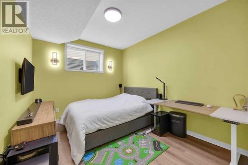 100 Cougarstone Manor Sw, Calgary, AB - Indoor Photo Showing Bedroom