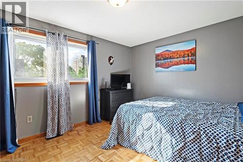 135 West Avenue N, Hamilton, ON - Indoor Photo Showing Bedroom