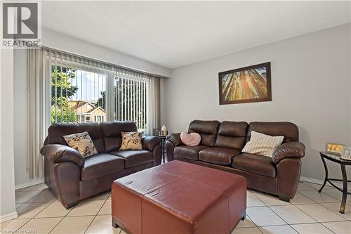 135 West Avenue N, Hamilton, ON - Indoor Photo Showing Living Room