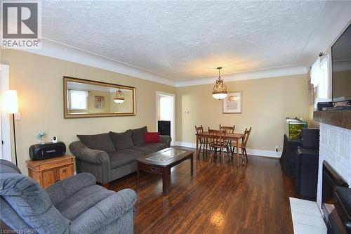 19 East 17Th Street, Hamilton, ON - Indoor Photo Showing Living Room