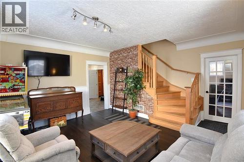 19 East 17Th Street, Hamilton, ON - Indoor Photo Showing Living Room
