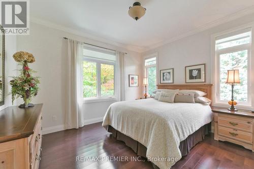 2 Hilltop Court, Springwater, ON - Indoor Photo Showing Bedroom
