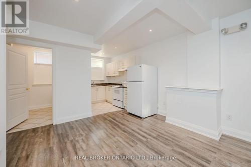 14 Forest Avenue Street S, Hamilton, ON - Indoor Photo Showing Kitchen