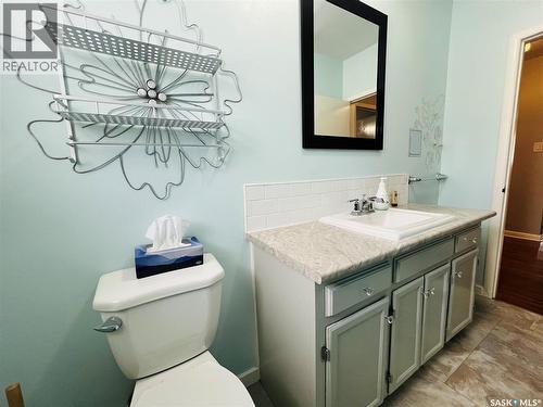 596 1St Avenue Ne, Swift Current, SK - Indoor Photo Showing Bathroom