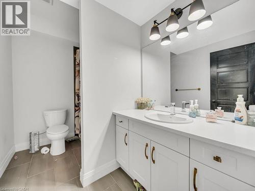 Full bath with vanity and toilet - 3374 Oriole Drive, London, ON - Indoor Photo Showing Bathroom