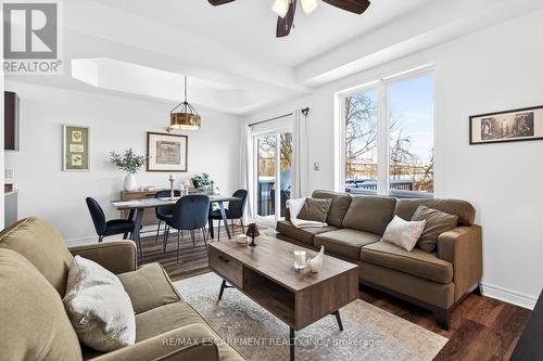 44 Madonna Drive, Hamilton, ON - Indoor Photo Showing Living Room
