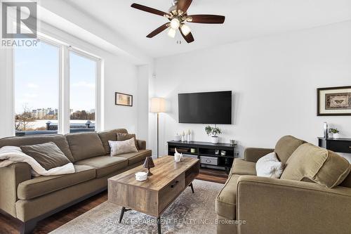 44 Madonna Drive, Hamilton, ON - Indoor Photo Showing Living Room
