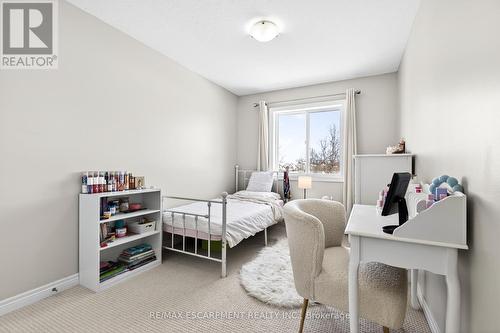 44 Madonna Drive, Hamilton, ON - Indoor Photo Showing Bedroom
