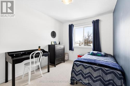 44 Madonna Drive, Hamilton, ON - Indoor Photo Showing Bedroom