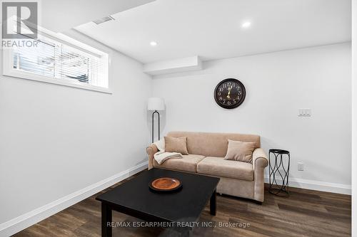 44 Madonna Drive, Hamilton, ON - Indoor Photo Showing Living Room