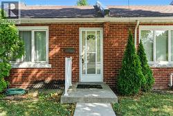 24 MACKLIN Street N  Hamilton, ON L8S 3S1