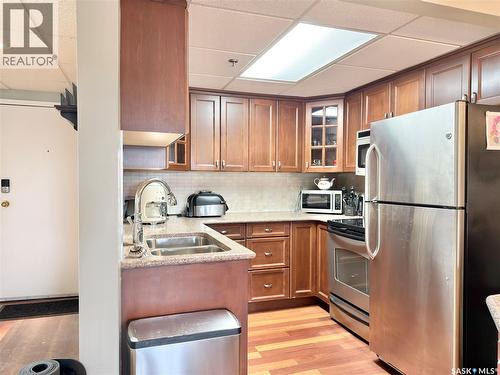 502 611 University Drive, Saskatoon, SK - Indoor Photo Showing Kitchen With Double Sink
