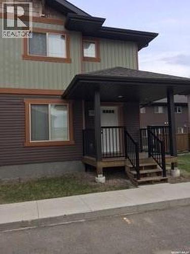 18 880 5Th Street, Weyburn, SK - Outdoor