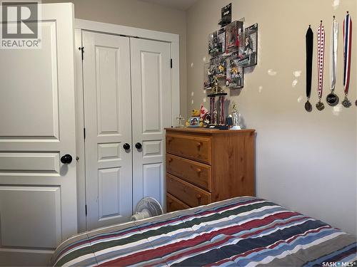 18 880 5Th Street, Weyburn, SK - Indoor Photo Showing Bedroom