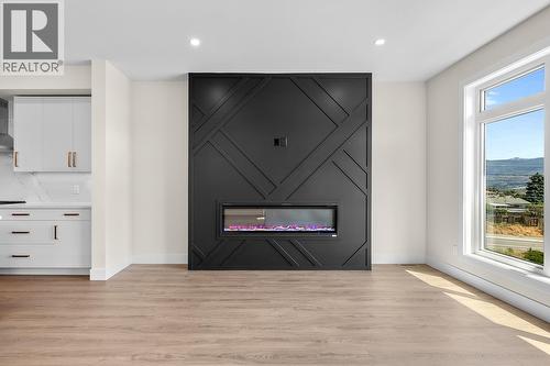 1025 Kitson Court, West Kelowna, BC - Indoor Photo Showing Living Room With Fireplace