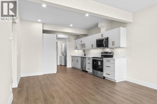 1025 Kitson Court, West Kelowna, BC - Indoor Photo Showing Kitchen