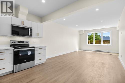 1025 Kitson Court, West Kelowna, BC - Indoor Photo Showing Kitchen