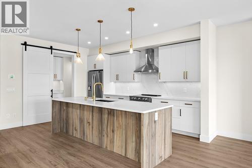 1025 Kitson Court, West Kelowna, BC - Indoor Photo Showing Kitchen With Upgraded Kitchen