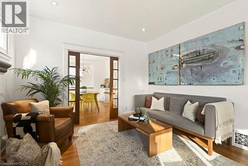 46 Connaught Avenue S, Hamilton, ON - Indoor Photo Showing Living Room