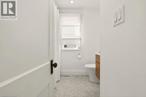 46 Connaught Avenue S, Hamilton, ON - Indoor Photo Showing Bathroom