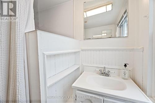 477 Booth Street, Ottawa, ON - Indoor Photo Showing Bathroom