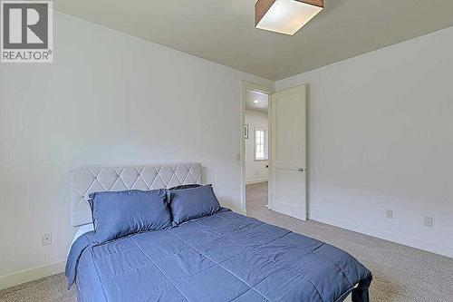 16 Rockcliff Point Nw, Calgary, AB - Indoor Photo Showing Bedroom