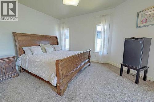 16 Rockcliff Point Nw, Calgary, AB - Indoor Photo Showing Bedroom