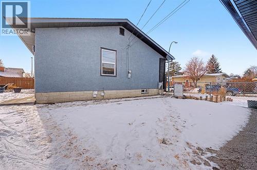 204 Martell Road Ne, Calgary, AB - Outdoor