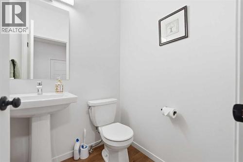 102 Setonstone Manor Se, Calgary, AB - Indoor Photo Showing Bathroom