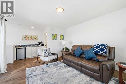 102 Setonstone Manor Se, Calgary, AB - Indoor Photo Showing Living Room